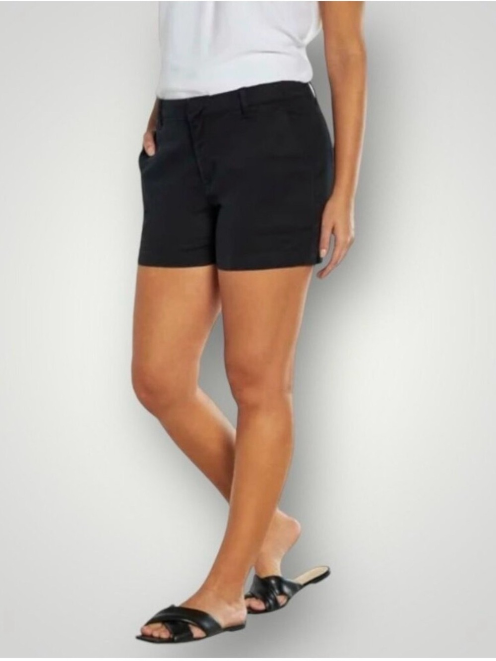 Woman’s Banana Republic Navy Blue Mid-Rise Chino Shorts, Size 12.
